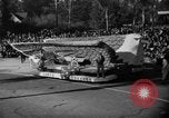 Standbild Rose Bowl Parade 1941 Pasadena California USA, 1941, aus Sekunde 53 historischem Filmmaterial Videoclip 65675046748