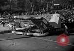 Standbild Rose Bowl Parade 1941 Pasadena California USA, 1941, aus Sekunde 56 historischem Filmmaterial Videoclip 65675046748