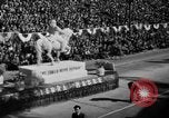 Standbild Rose Bowl Parade 1941 Pasadena California USA, 1941, aus Sekunde 58 historischem Filmmaterial Videoclip 65675046748