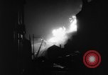 Standbild Brand in Scotch Whiskey Lager Glasgow Schottland, 1960, aus Sekunde 4 historischem Filmmaterial Videoclip 65675046755