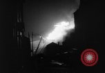 Standbild Brand in Scotch Whiskey Lager Glasgow Schottland, 1960, aus Sekunde 5 historischem Filmmaterial Videoclip 65675046755