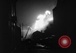 Standbild Brand in Scotch Whiskey Lager Glasgow Schottland, 1960, aus Sekunde 6 historischem Filmmaterial Videoclip 65675046755