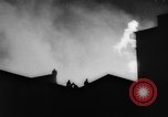 Standbild Brand in Scotch Whiskey Lager Glasgow Schottland, 1960, aus Sekunde 23 historischem Filmmaterial Videoclip 65675046755