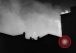 Standbild Brand in Scotch Whiskey Lager Glasgow Schottland, 1960, aus Sekunde 24 historischem Filmmaterial Videoclip 65675046755