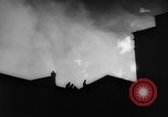 Standbild Brand in Scotch Whiskey Lager Glasgow Schottland, 1960, aus Sekunde 27 historischem Filmmaterial Videoclip 65675046755