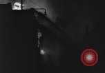 Standbild Brand in Scotch Whiskey Lager Glasgow Schottland, 1960, aus Sekunde 34 historischem Filmmaterial Videoclip 65675046755