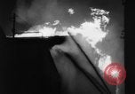 Standbild Brand in Scotch Whiskey Lager Glasgow Schottland, 1960, aus Sekunde 41 historischem Filmmaterial Videoclip 65675046755
