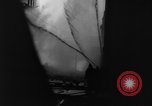 Standbild Brand in Scotch Whiskey Lager Glasgow Schottland, 1960, aus Sekunde 49 historischem Filmmaterial Videoclip 65675046755