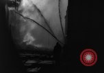 Standbild Brand in Scotch Whiskey Lager Glasgow Schottland, 1960, aus Sekunde 50 historischem Filmmaterial Videoclip 65675046755