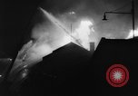 Standbild Brand in Scotch Whiskey Lager Glasgow Schottland, 1960, aus Sekunde 56 historischem Filmmaterial Videoclip 65675046755
