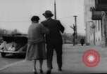 Standbild Alkohol-O-Mat breathalyzer Hamburg Deutschland, 1960, aus Sekunde 10 historischem Filmmaterial Videoclip 65675046756