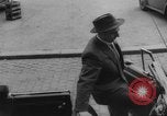 Standbild Alkohol-O-Mat breathalyzer Hamburg Deutschland, 1960, aus Sekunde 13 historischem Filmmaterial Videoclip 65675046756
