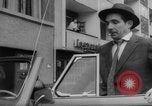 Standbild Alkohol-O-Mat breathalyzer Hamburg Deutschland, 1960, aus Sekunde 29 historischem Filmmaterial Videoclip 65675046756