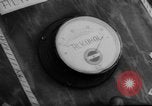 Standbild Alkohol-O-Mat breathalyzer Hamburg Deutschland, 1960, aus Sekunde 36 historischem Filmmaterial Videoclip 65675046756