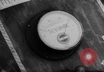 Standbild Alkohol-O-Mat breathalyzer Hamburg Deutschland, 1960, aus Sekunde 37 historischem Filmmaterial Videoclip 65675046756