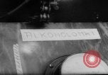 Standbild Alkohol-O-Mat breathalyzer Hamburg Deutschland, 1960, aus Sekunde 39 historischem Filmmaterial Videoclip 65675046756