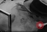Standbild Alkohol-O-Mat breathalyzer Hamburg Deutschland, 1960, aus Sekunde 40 historischem Filmmaterial Videoclip 65675046756