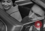 Standbild Alkohol-O-Mat breathalyzer Hamburg Deutschland, 1960, aus Sekunde 47 historischem Filmmaterial Videoclip 65675046756