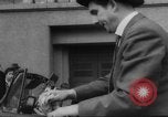 Standbild Alkohol-O-Mat breathalyzer Hamburg Deutschland, 1960, aus Sekunde 51 historischem Filmmaterial Videoclip 65675046756