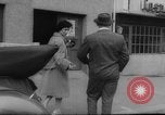 Standbild Alkohol-O-Mat breathalyzer Hamburg Deutschland, 1960, aus Sekunde 53 historischem Filmmaterial Videoclip 65675046756