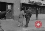 Standbild Alkohol-O-Mat breathalyzer Hamburg Deutschland, 1960, aus Sekunde 56 historischem Filmmaterial Videoclip 65675046756