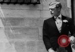 Standbild Ehe der Herzog von Windsor und Wallis Warfield Simpson Frankreich, 1937, aus Sekunde 17 historischem Filmmaterial Videoclip 65675046760