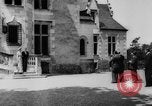 Standbild Ehe der Herzog von Windsor und Wallis Warfield Simpson Frankreich, 1937, aus Sekunde 26 historischem Filmmaterial Videoclip 65675046760
