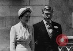 Standbild Ehe der Herzog von Windsor und Wallis Warfield Simpson Frankreich, 1937, aus Sekunde 27 historischem Filmmaterial Videoclip 65675046760