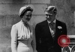 Standbild Ehe der Herzog von Windsor und Wallis Warfield Simpson Frankreich, 1937, aus Sekunde 45 historischem Filmmaterial Videoclip 65675046760