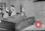 Standbild Ehe der Herzog von Windsor und Wallis Warfield Simpson Frankreich, 1937, aus Sekunde 57 historischem Filmmaterial Videoclip 65675046760