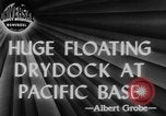 Standbild US Navy schwimmende Trockendock im Pazifischen Ozean Pacific Theater, 1945, aus Sekunde 4 historischem Filmmaterial Videoclip 65675046769