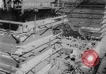 Standbild US Navy schwimmende Trockendock im Pazifischen Ozean Pacific Theater, 1945, aus Sekunde 7 historischem Filmmaterial Videoclip 65675046769