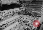Standbild US Navy schwimmende Trockendock im Pazifischen Ozean Pacific Theater, 1945, aus Sekunde 9 historischem Filmmaterial Videoclip 65675046769