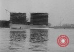 Standbild US Navy schwimmende Trockendock im Pazifischen Ozean Pacific Theater, 1945, aus Sekunde 15 historischem Filmmaterial Videoclip 65675046769