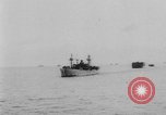 Standbild US Navy schwimmende Trockendock im Pazifischen Ozean Pacific Theater, 1945, aus Sekunde 17 historischem Filmmaterial Videoclip 65675046769