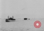 Standbild US Navy schwimmende Trockendock im Pazifischen Ozean Pacific Theater, 1945, aus Sekunde 19 historischem Filmmaterial Videoclip 65675046769