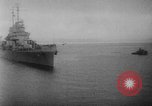 Standbild US Navy schwimmende Trockendock im Pazifischen Ozean Pacific Theater, 1945, aus Sekunde 33 historischem Filmmaterial Videoclip 65675046769