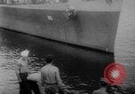 Standbild US Navy schwimmende Trockendock im Pazifischen Ozean Pacific Theater, 1945, aus Sekunde 35 historischem Filmmaterial Videoclip 65675046769