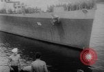 Standbild US Navy schwimmende Trockendock im Pazifischen Ozean Pacific Theater, 1945, aus Sekunde 36 historischem Filmmaterial Videoclip 65675046769