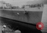 Standbild US Navy schwimmende Trockendock im Pazifischen Ozean Pacific Theater, 1945, aus Sekunde 37 historischem Filmmaterial Videoclip 65675046769