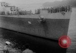 Standbild US Navy schwimmende Trockendock im Pazifischen Ozean Pacific Theater, 1945, aus Sekunde 38 historischem Filmmaterial Videoclip 65675046769
