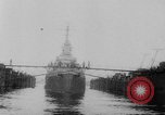 Standbild US Navy schwimmende Trockendock im Pazifischen Ozean Pacific Theater, 1945, aus Sekunde 41 historischem Filmmaterial Videoclip 65675046769