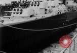 Standbild US Navy schwimmende Trockendock im Pazifischen Ozean Pacific Theater, 1945, aus Sekunde 56 historischem Filmmaterial Videoclip 65675046769