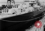 Standbild US Navy schwimmende Trockendock im Pazifischen Ozean Pacific Theater, 1945, aus Sekunde 57 historischem Filmmaterial Videoclip 65675046769