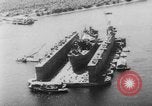 Standbild US Navy schwimmende Trockendock im Pazifischen Ozean Pacific Theater, 1945, aus Sekunde 62 historischem Filmmaterial Videoclip 65675046769