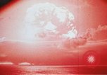 Immagine di Zuni shot test nucleari Pacific Proving Grounds Isole Marshall, 1956, secondo 37 filmato di repertorio 65675046795