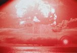 Immagine di Zuni shot test nucleari Pacific Proving Grounds Isole Marshall, 1956, secondo 42 filmato di repertorio 65675046795