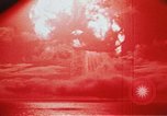 Immagine di Zuni shot test nucleari Pacific Proving Grounds Isole Marshall, 1956, secondo 45 filmato di repertorio 65675046795