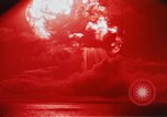 Immagine di Zuni shot test nucleari Pacific Proving Grounds Isole Marshall, 1956, secondo 48 filmato di repertorio 65675046795