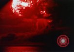 Immagine di Zuni shot test nucleari Pacific Proving Grounds Isole Marshall, 1956, secondo 52 filmato di repertorio 65675046795